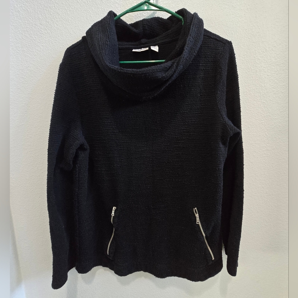 Croft & Barrow Black shirt Sweater with crowl neck & zipped pockets size medium